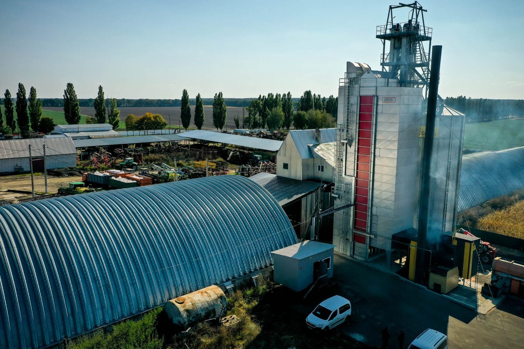 Порно күйеуі әйелінің мысығынан басқа біреудің спермасын жалайды