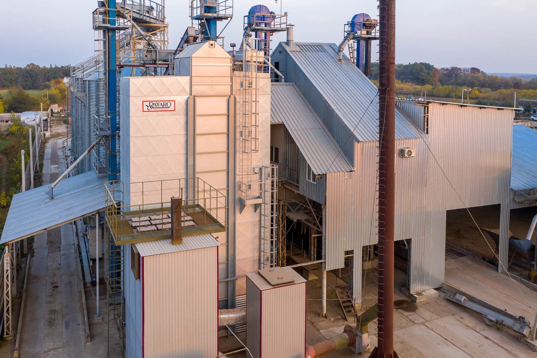 Зерносушилка Раваро на твёрдом топливе с теплообменником