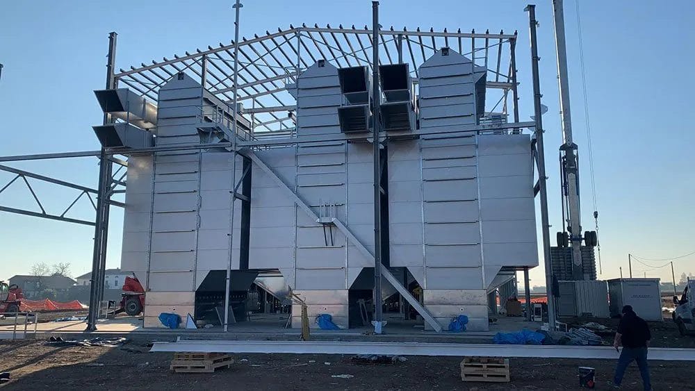 Три порционные зерносушилки