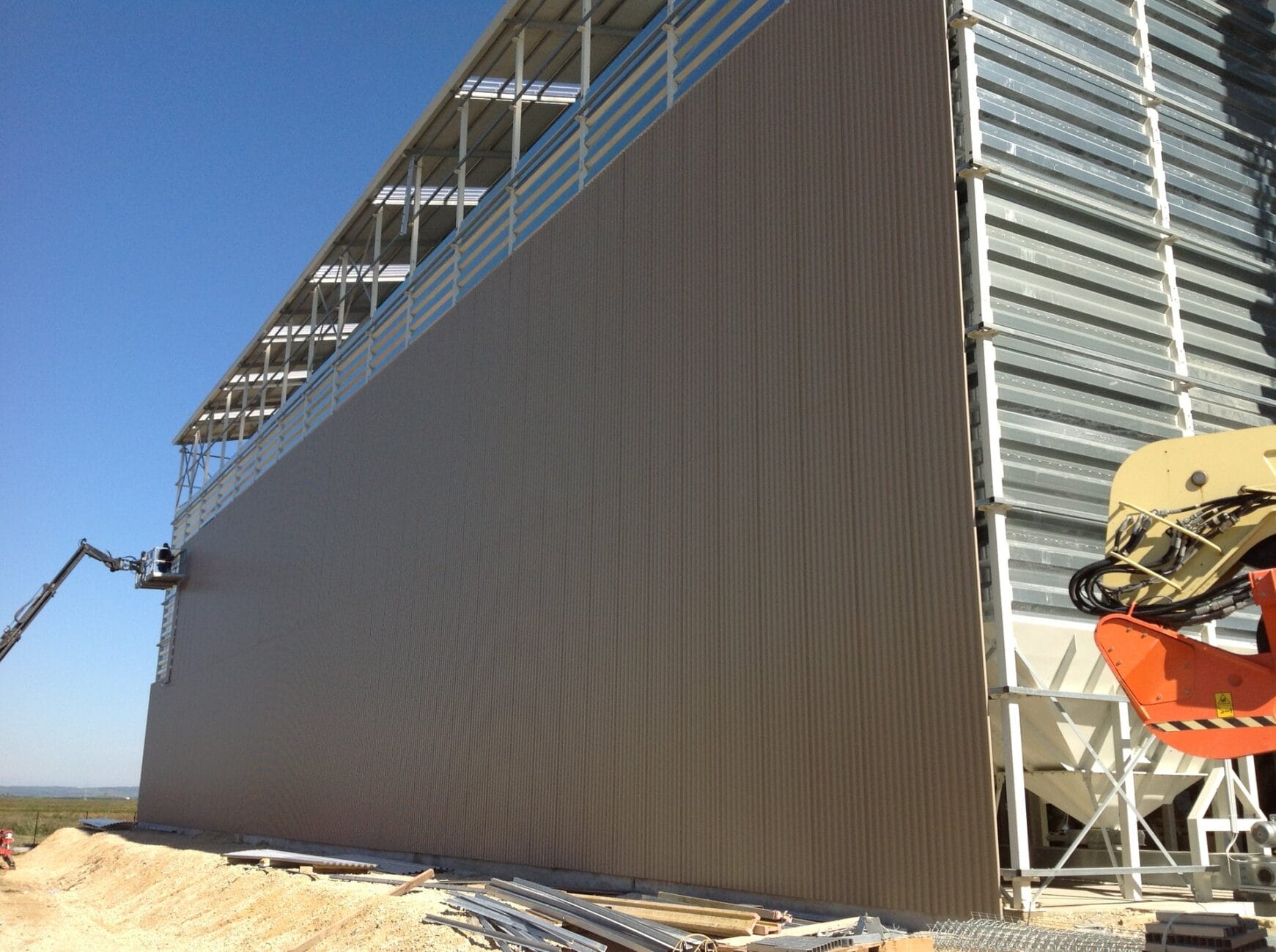 Размещение прямоугольных (квадратных) силосов под крышей