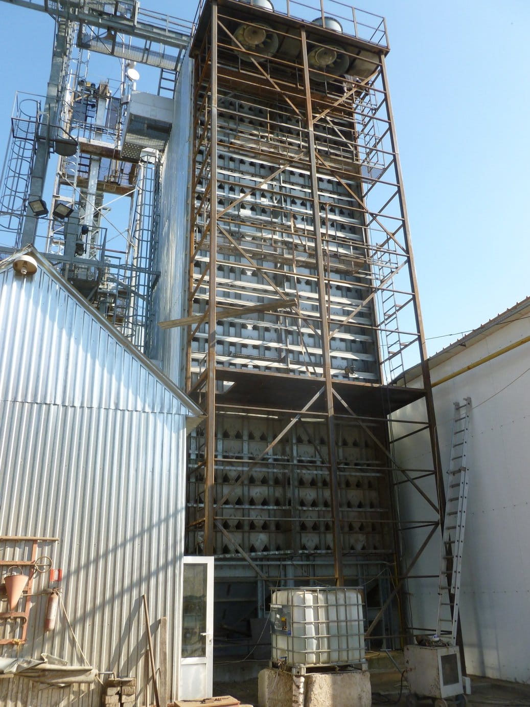 Перевод зерносушилки Бонфанти на пеллету путем установки вытяжных вентиляторов