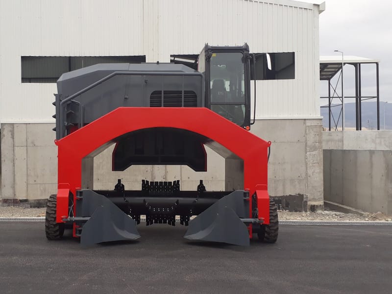 Ворошитель буртов компоста