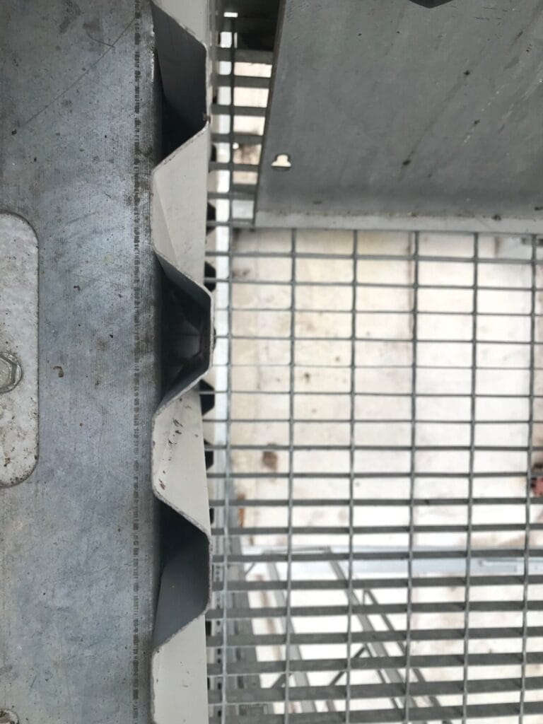 Сквозной просвет в утеплении зерносушилки