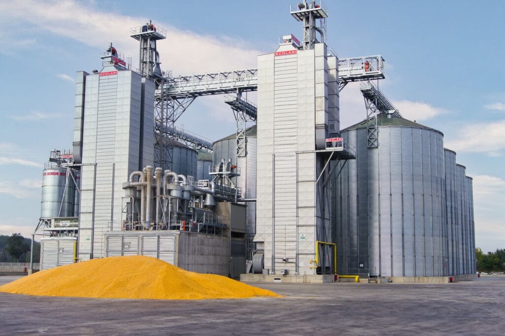 Двузонная зерносушилка с системой полной рекуперации и рециркуляции зерна