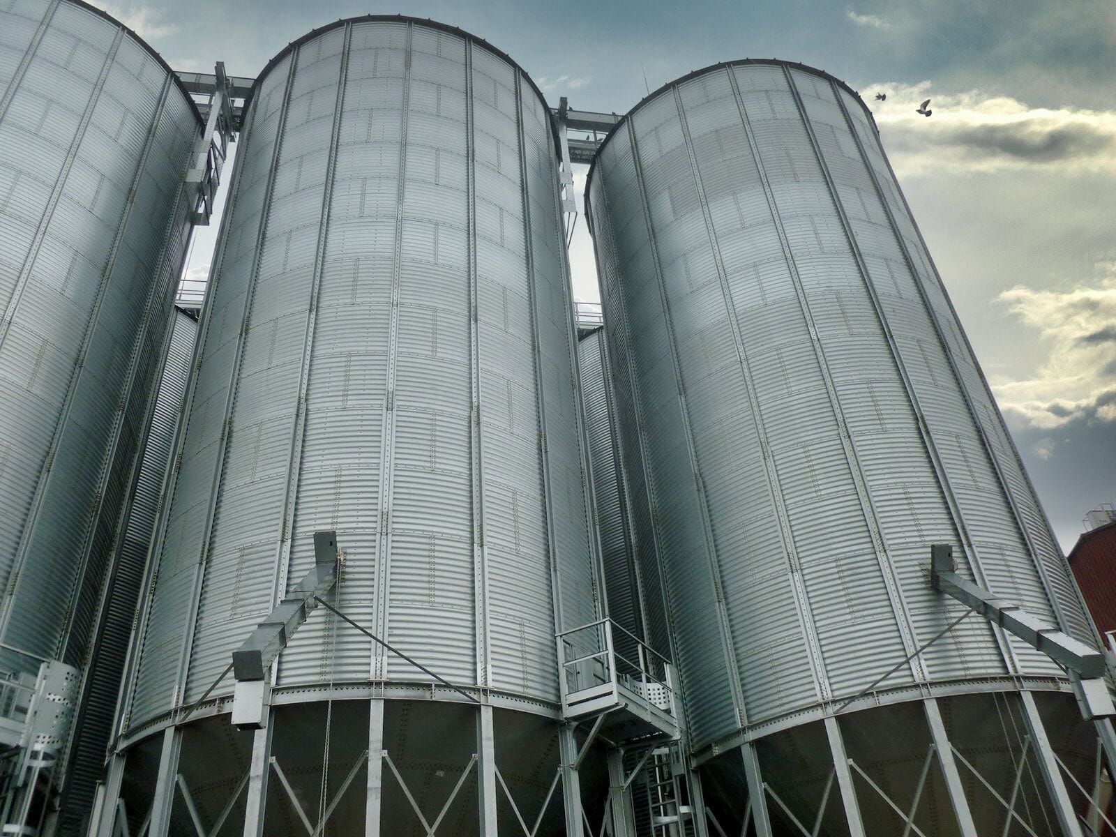 Узкие и высокие силосы