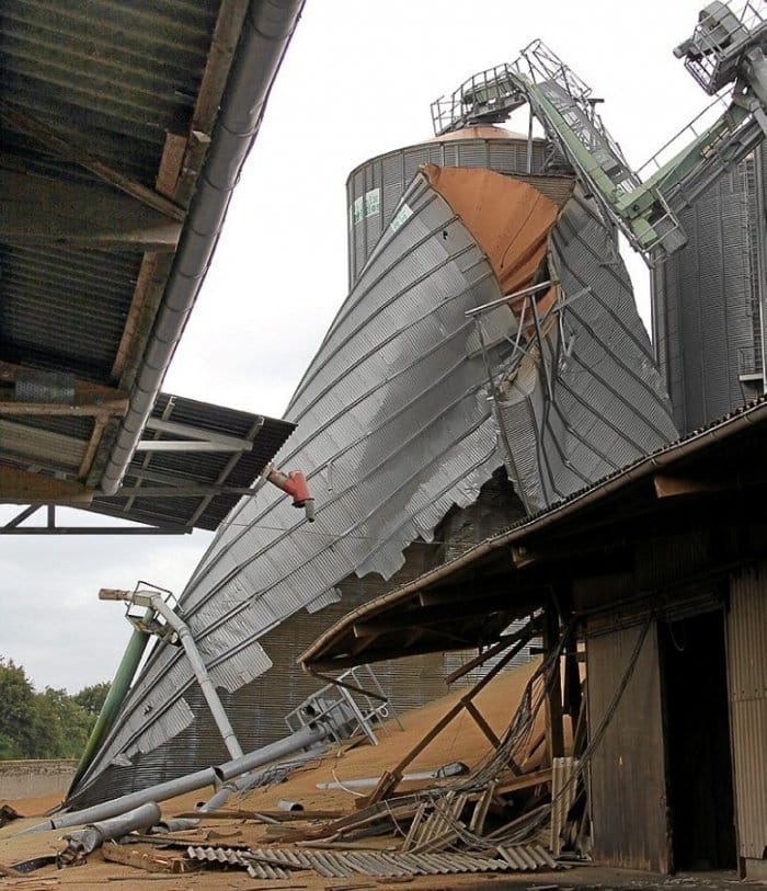 Рухнувший силос