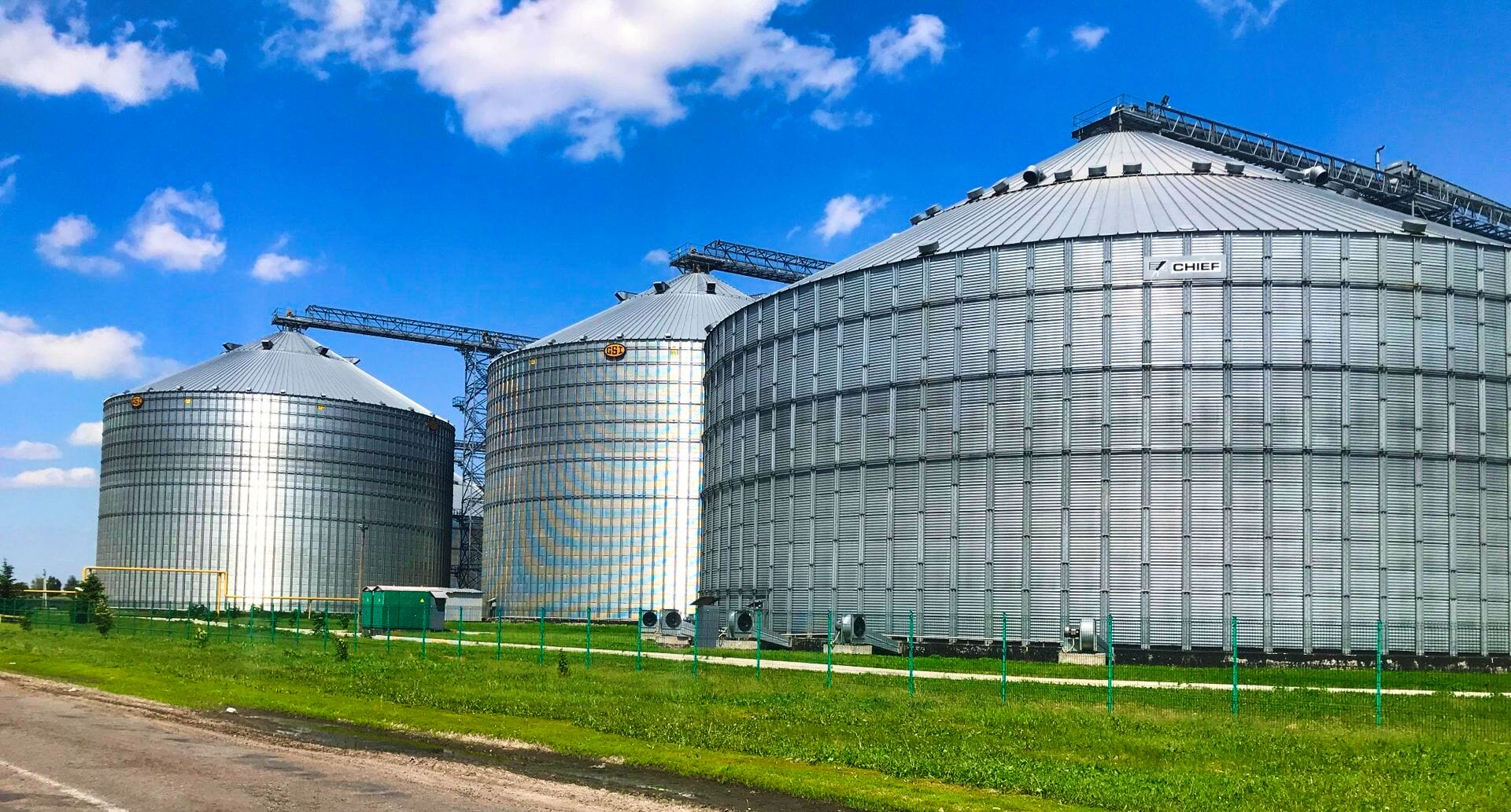 Силосы хранения зерна
