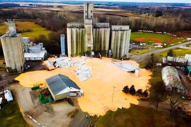 Помилка монтажу силосу призвела до його падіння.