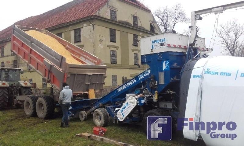 Запаковка зерна в полиэтиленовый рукав