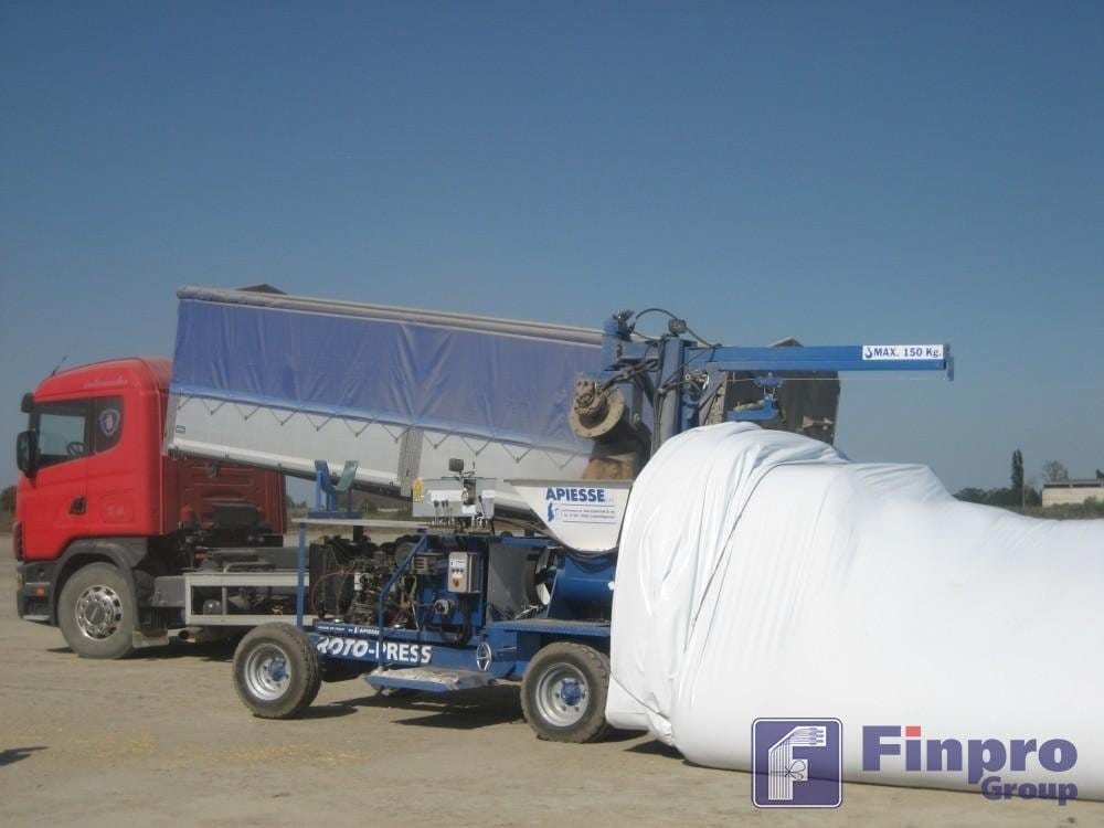 Профессиональный бэггер - упаковщик зерна в полиэтиленовые рукава