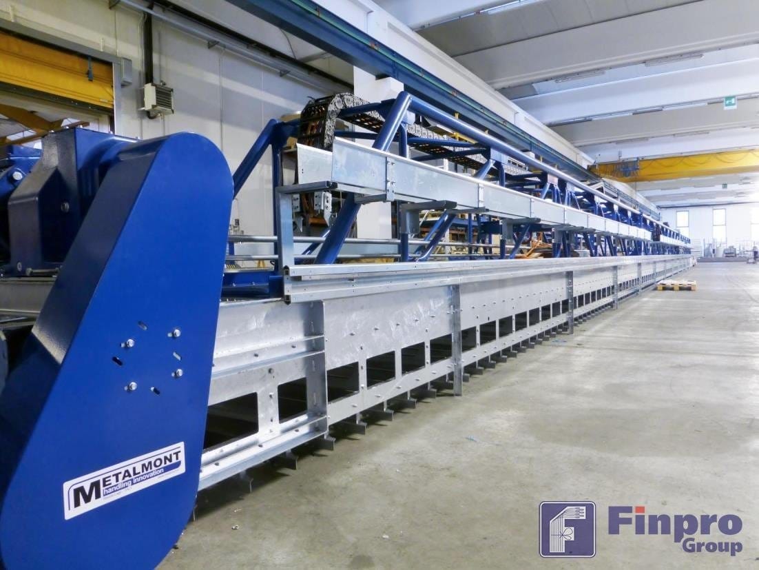 Робот-нивелировщик для напольного склада хранения